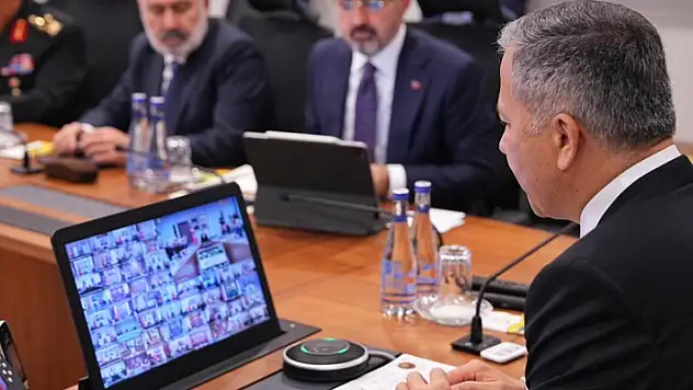 Bakan Yerlikaya 81 ilin valisi ile video konferans toplantısı yaptı
