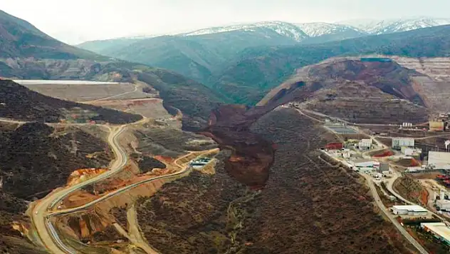 Bakan Yerlikaya: Aradığımız işçilerin 5'i konteyner, 4'ü araç içinde
