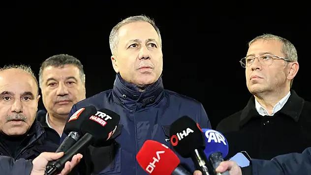 Bakan Yerlikaya: Bölgede 339'u arama kurtarma personeli olmak üzere toplam 827 personel görev yapıyor
