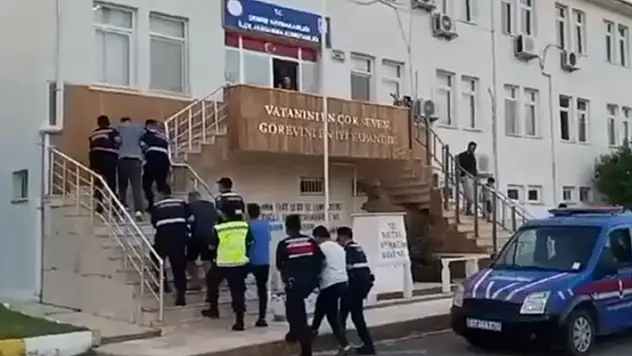 Bakan Yerlikaya: Sınır bölgelerinde 181 göçmen kaçakçılığı organizatörü yakalandı


