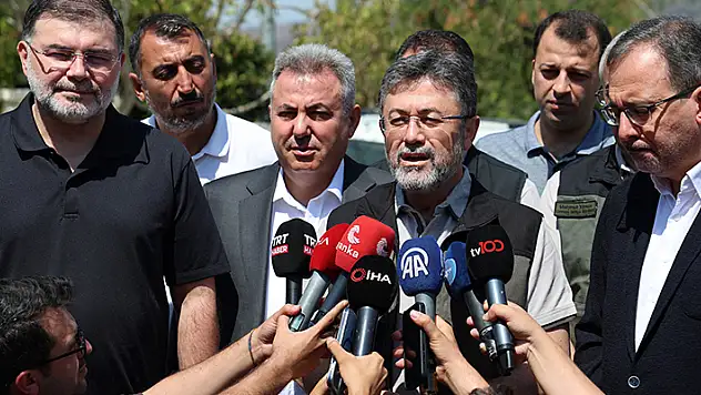 Bakan Yumaklı: İzmir Yamanlar'daki yangın kontrol altında

