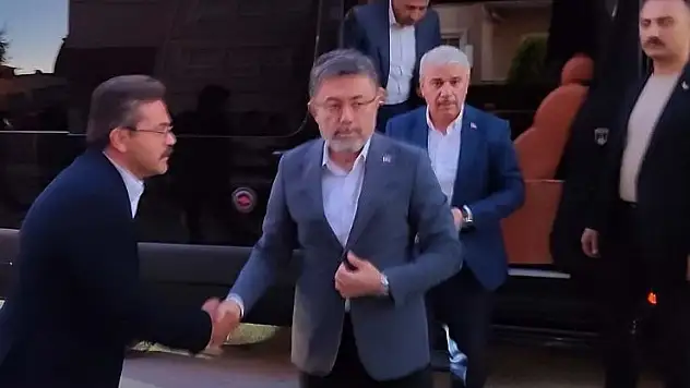 Bakan Yumaklı, şehit dozer operatörünün ailesini ziyaret etti