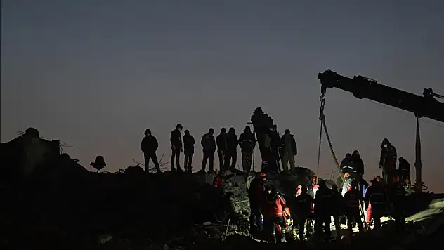 Bakanlar, 6 Şubat depremlerinde hayatını kaybedenleri andı