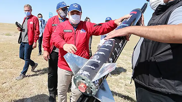 Bakanlar Varank ve Karaismailoğlu, Tuz Gölü'ndeki TÜRKSAT Model Uydu Yarışması'na katıldı