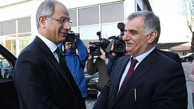 Bakanlardan Yeni Şafak ve Yeni Akit gazetelerine saldırılara tepki