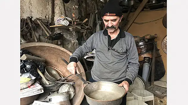 Bakırcılığın son temsilcisi zamana direniyor