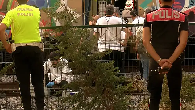 Bakırköy'de Marmaray'da rayların üzerine düşen bir kişi hayatını kaybetti