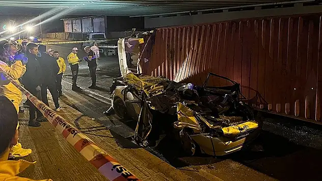Bakırköy'de üzerine tır devrilen otomobildeki 4 kişinin ölümüne ilişkin kazada sürücüye dava açıldı
