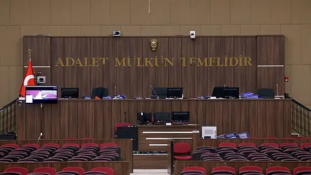Bakırköy'de kurdukları düzenekle 40 bin dolarlık kol saatini çalan 3 sanığa dava