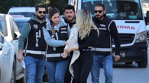 Bakkal görünümlü depoda kanser ilacı satan çift serbest kaldı
