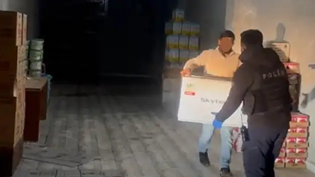 Bakkal, komşu esnafın 200 bin lira değerindeki 15 televizyonunu çaldı

