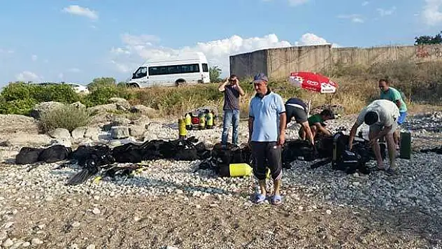 Balık adamlara gölde su altı dalış eğitimi