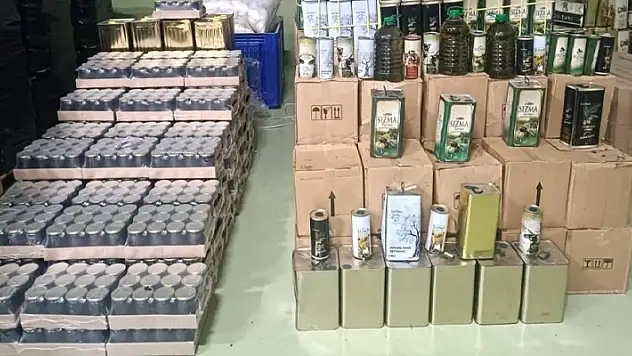 Balıkesir'de 3 bin 879 litre sahte zeytinyağı ve 1,8 ton sahte bal ele geçirildi
