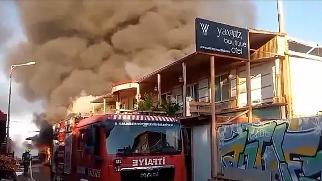 Balıkesir'de butik otelde çıkan yangında 3 kişi hastaneye kaldırıldı

