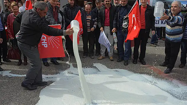 Balıkesir'de Süt Üreticilerinden Eylem