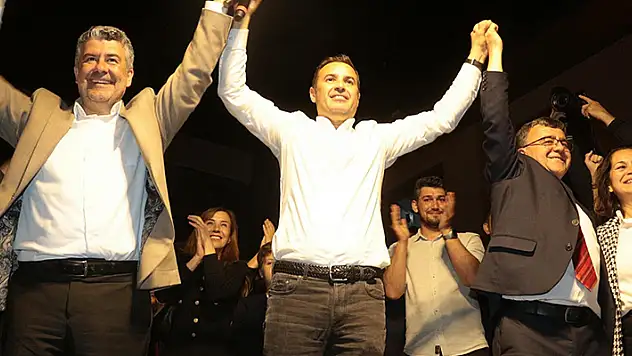 Balıkesir'de CHP'li Akın başkan seçildi CHP 15, AK Parti 4, İYİ Parti 1 ilçede kazandı
