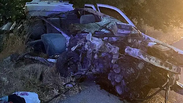 Balıkesir'de feci kaza: 3 ölü, 1 yaralı