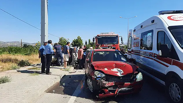 Balıkesir'de önde giden otomobile arkadan gelen araç çarptı: 1 yaralı