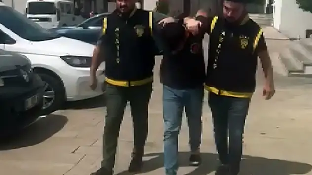 Balkonuna tırmanıp girdikleri evden 7 bin 500 lira çaldılar
