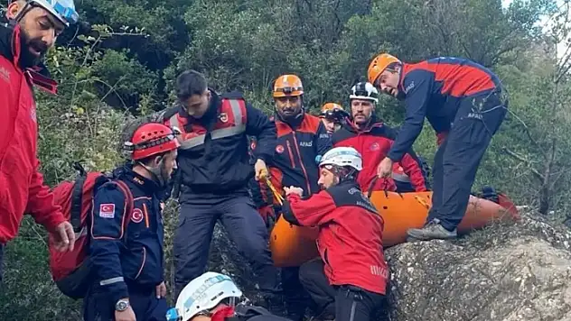 Ballıkayalar Kanyonu'nda mahsur kalan kişi 2 saatlik çalışma ile kurtarıldı

