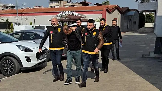 Banka çıkışında takip ettikleri vatandaşın 270 bin TL'sini çaldılar

