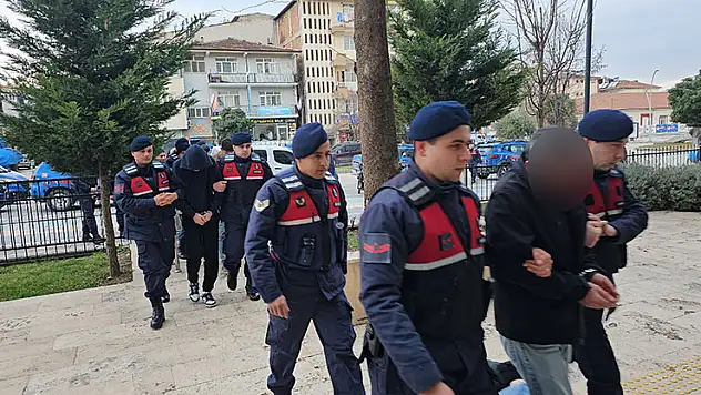 Banka hesabı kiralayıp dolandırıcılara gönderen kişilere operasyon: 16 gözaltı