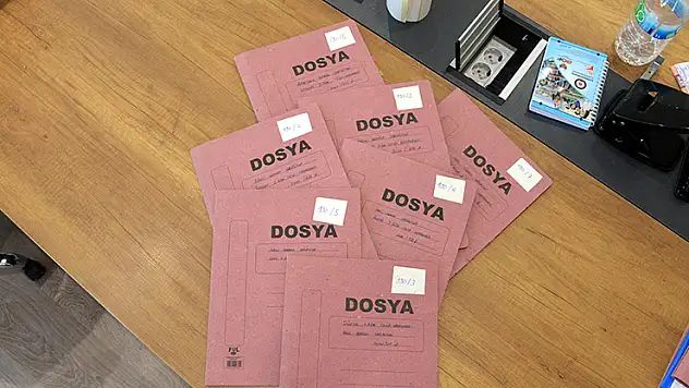 Banka kartını arkadaşına verdi, hakkında 10 ayrı dava açıldı