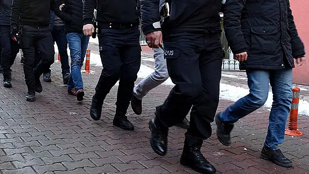 Bankanın açığını bulup 10 milyon liralık vurgun yapan suç örgütüne Konya'nın da olduğu 20 ilde operasyon: 81 gözaltı
