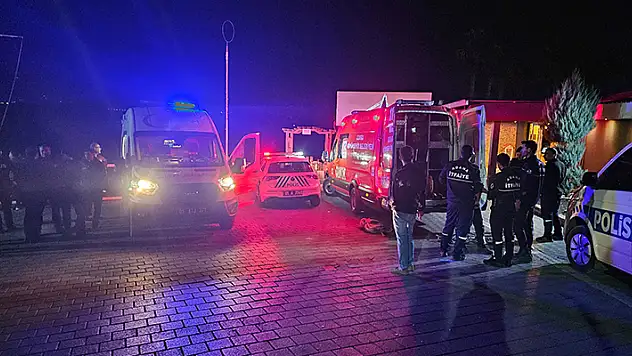 Baraj gölü kenarında alkol alırken 30 metre yükseklikten düşen kişi, yaralandı
