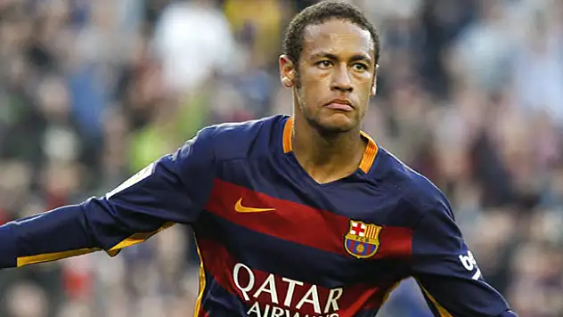 Barcelona, Neymar'ın sözleşmesini 2021'e kadar uzattı
