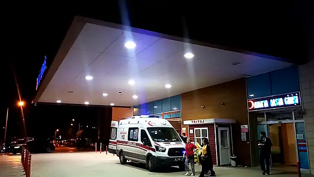 Barışma teklifini reddeden eski eşini sokak ortasında bıçaklayıp kaçtı
