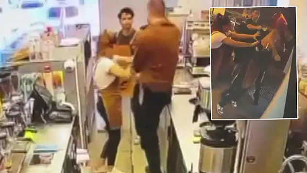 Barista kadının kahvesine gülücük çizdi! Sevgiliden feci darp!
