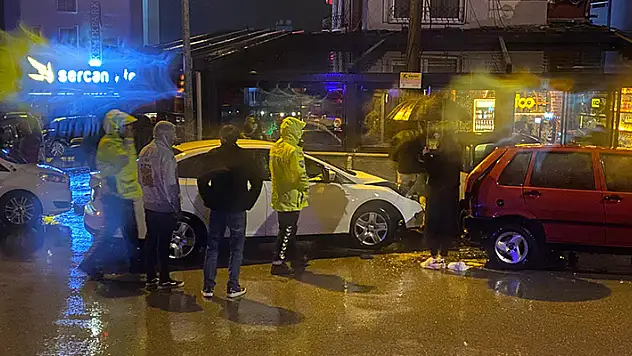 Bartın'da alkollü sürücü dehşeti: Park halindeki 6 araca çarparak durabildi
