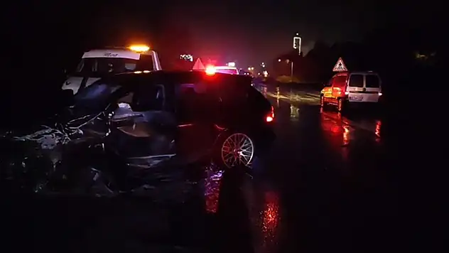 Bartın'da kafa kafaya çarpışan araçlar savruldu: 5 yaralı

