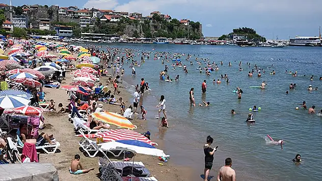 Bartın'da olumsuz hava koşulları nedeniyle denize girmek yasaklandı
