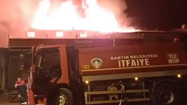 Bartın'da sanayi sitesinde yangın çıktı
