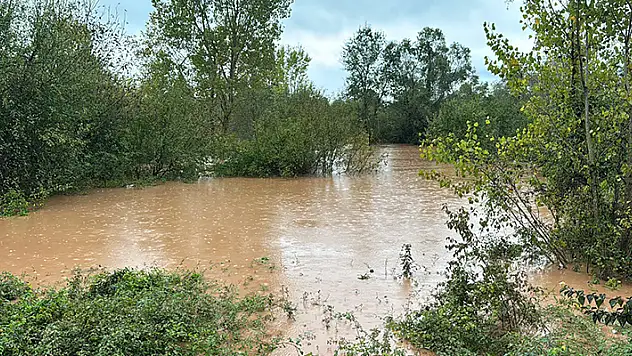 Bartın Irmağı'nda su seviyesi, 3 metre yükseldi
