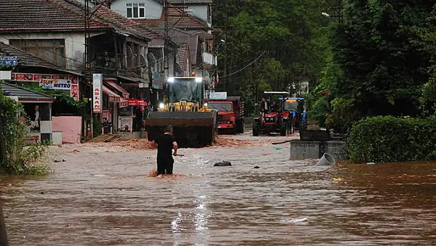 Bartın'da sağanak dereler taştı, mahsur kalanlar kurtarıldı
