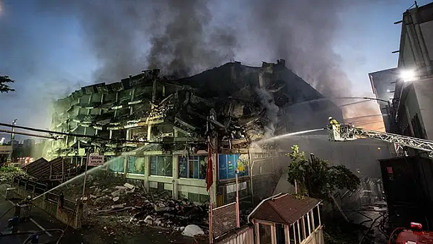 Başakşehir'de fabrikada çıkan yangını söndürme çalışmaları 37 saattir devam ediyor
