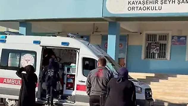 Başakşehir'de Şeyh Şamil İmam Hatip Ortaokulu'nda bıçaklı saldırı!