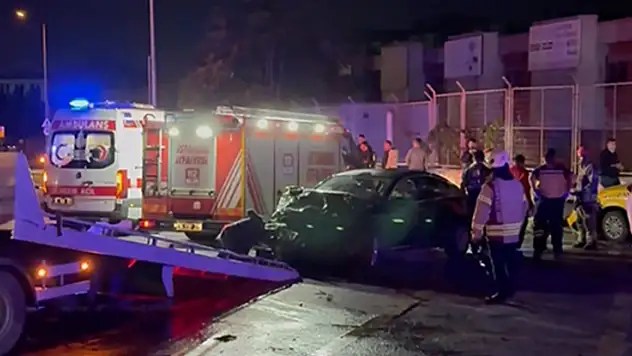 Başakşehir'de taksi ile otomobil çarpıştı, 10 kişi yaralandı