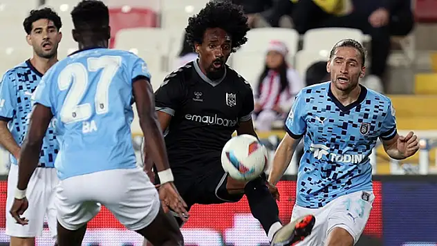 Başakşehir deplasmanda Net Global Sivasspor'u 2-1 yendi
