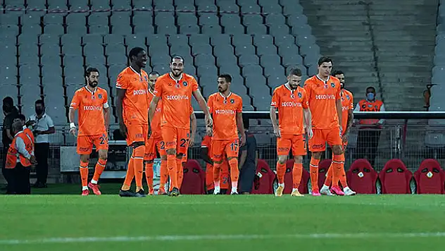 Başakşehir'e dişli grup