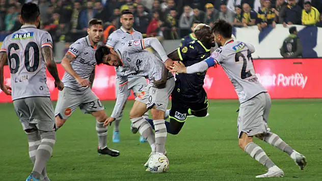 Başakşehir finalde Fenerbahçe'nin rakibi oldu!
