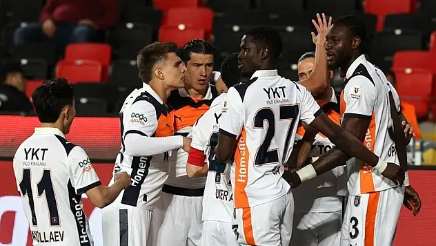 Başakşehir kötü başladı, iyi bitirdi! Gözler Konyaspor'da