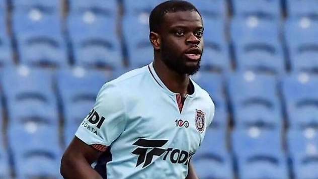 Başakşehirli futbolcudan Adil'e moral