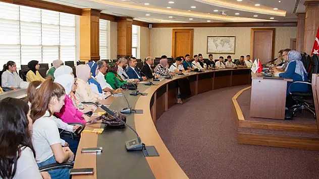 Başarılı Türkmen öğrenciler, SÜ ev sahipliğinde Konya'yı tanıyor
