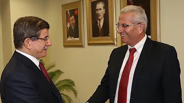 Başbakan Davutoğlu, Akel Genel Sekreteri Kiprianu'yu kabul etti