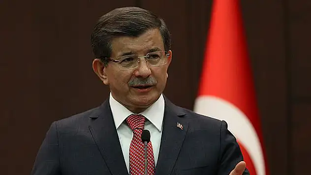Başbakan Davutoğlu, Beşiktaş'ı tebrik etti