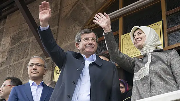 Başbakan Davutoğlu Cuma namazını Kapu Camii'nde kıldı